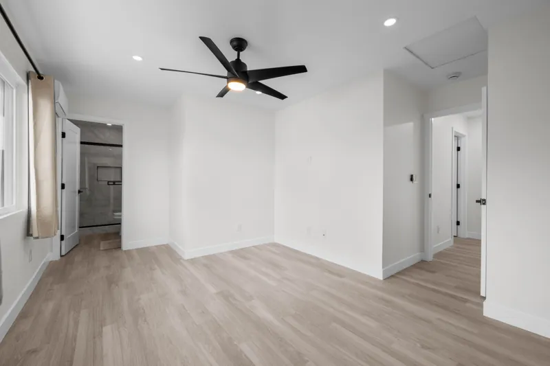 Living area with ceiling fan